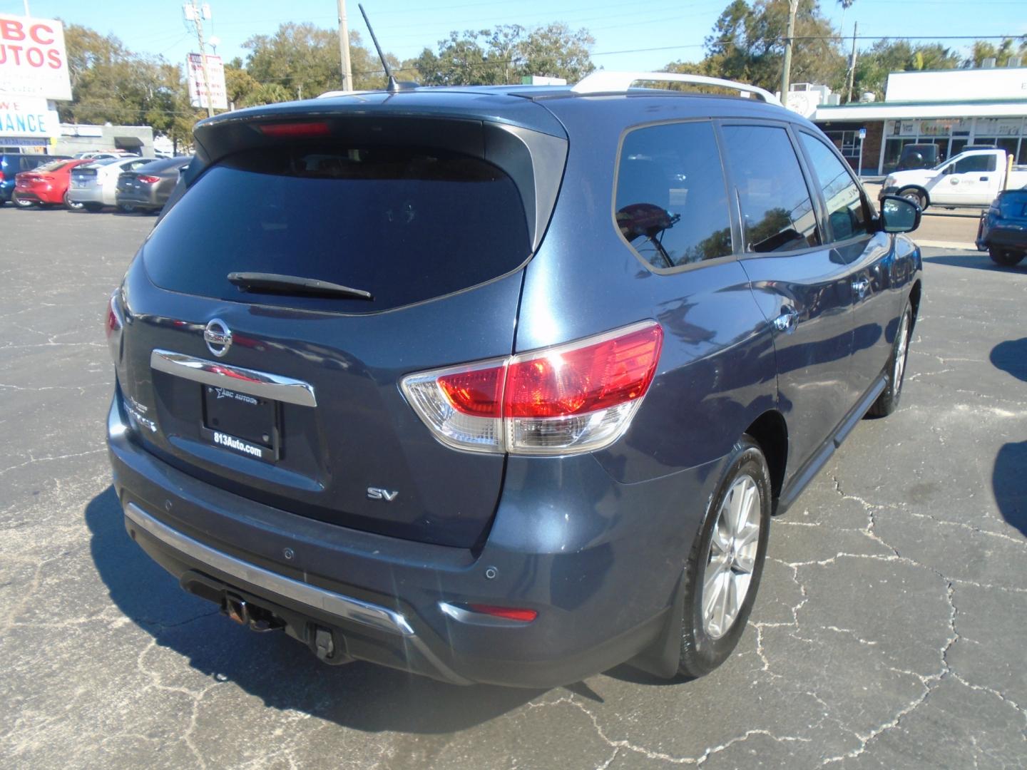 2014 BLUE /Grey Nissan Pathfinder S 2WD (5N1AR2MN8EC) with an 3.5L V6 DOHC 24V engine, Continuously Variable Transmission transmission, located at 6112 N Florida Avenue, Tampa, FL, 33604, (888) 521-5131, 27.954929, -82.459534 - Photo#3